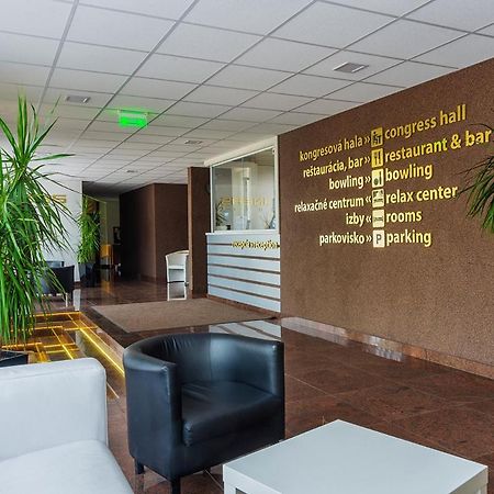 Hotel Lineas プレショフ エクステリア 写真
