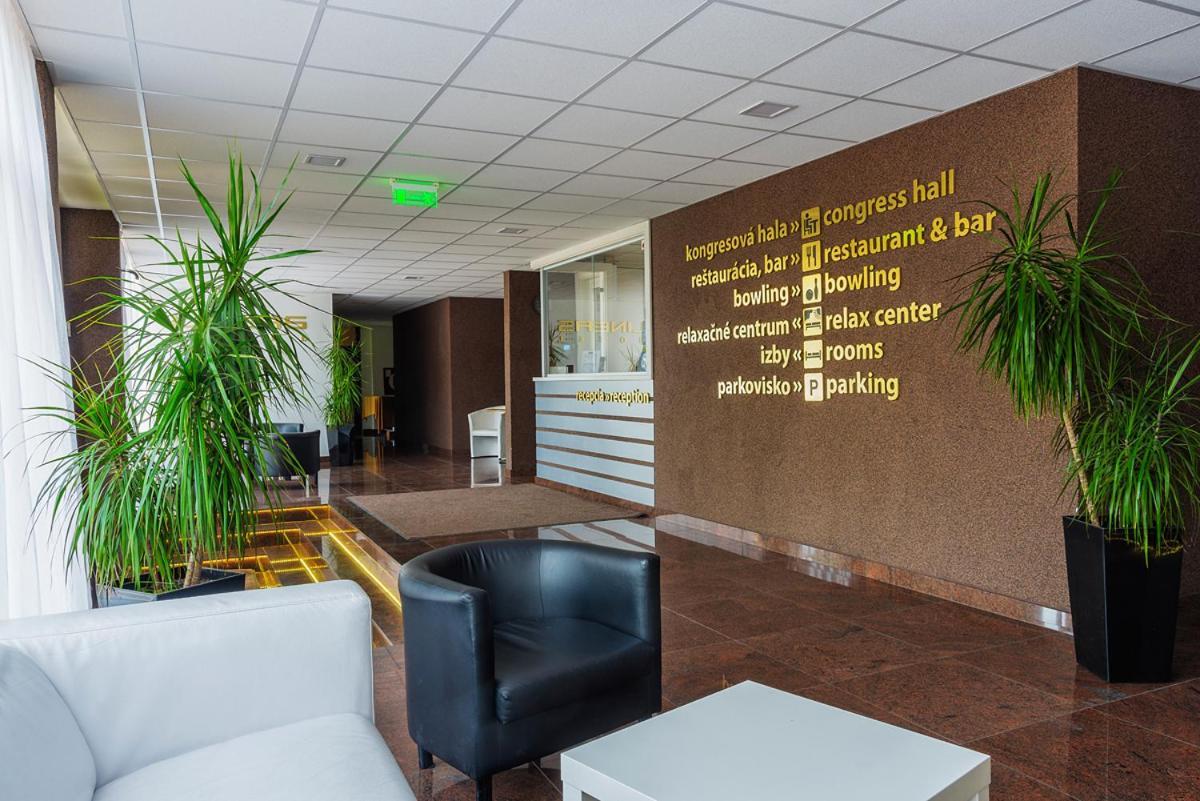 Hotel Lineas プレショフ エクステリア 写真
