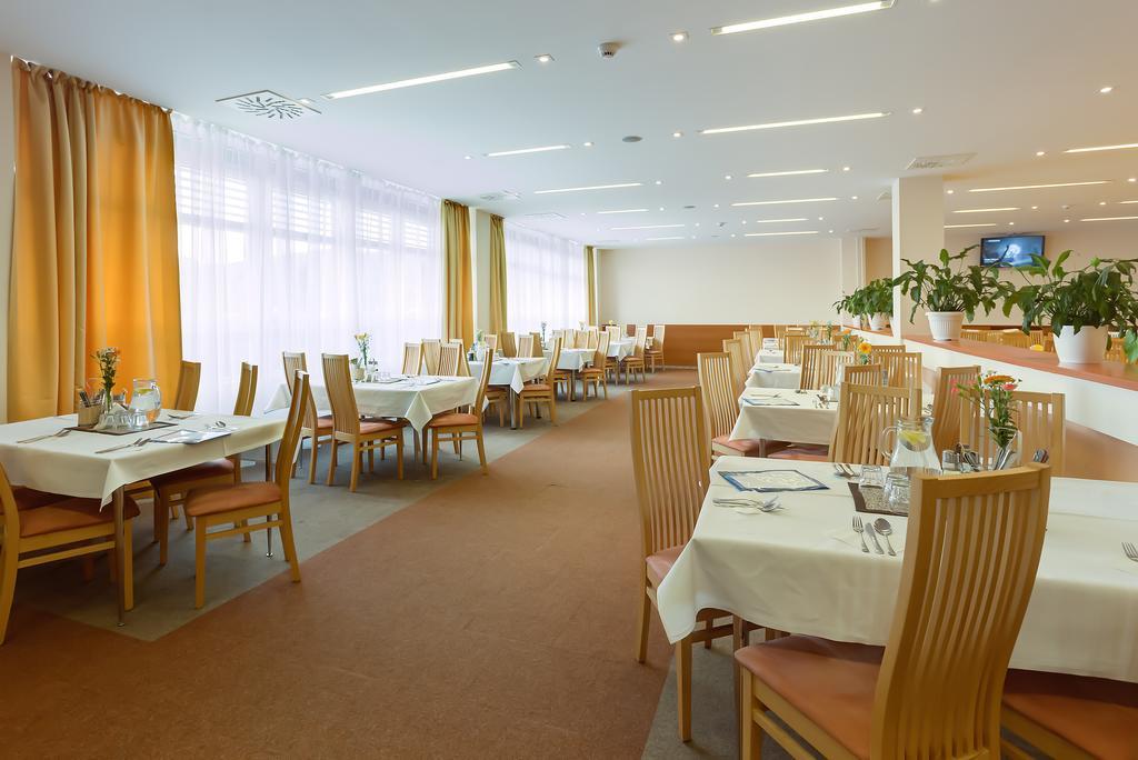 Hotel Lineas プレショフ エクステリア 写真