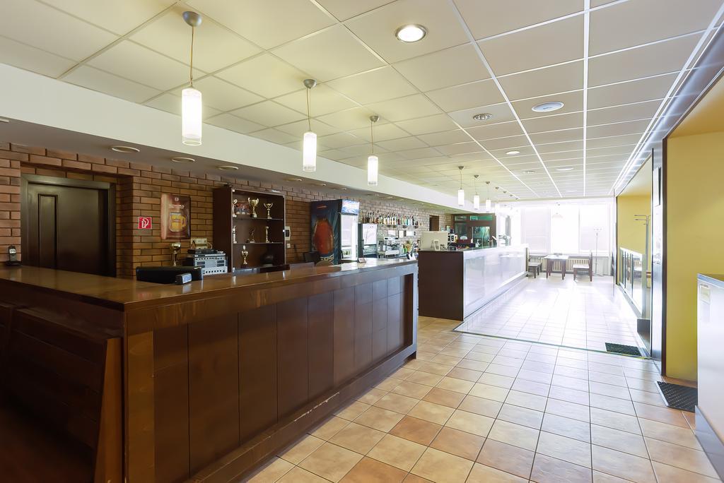 Hotel Lineas プレショフ エクステリア 写真