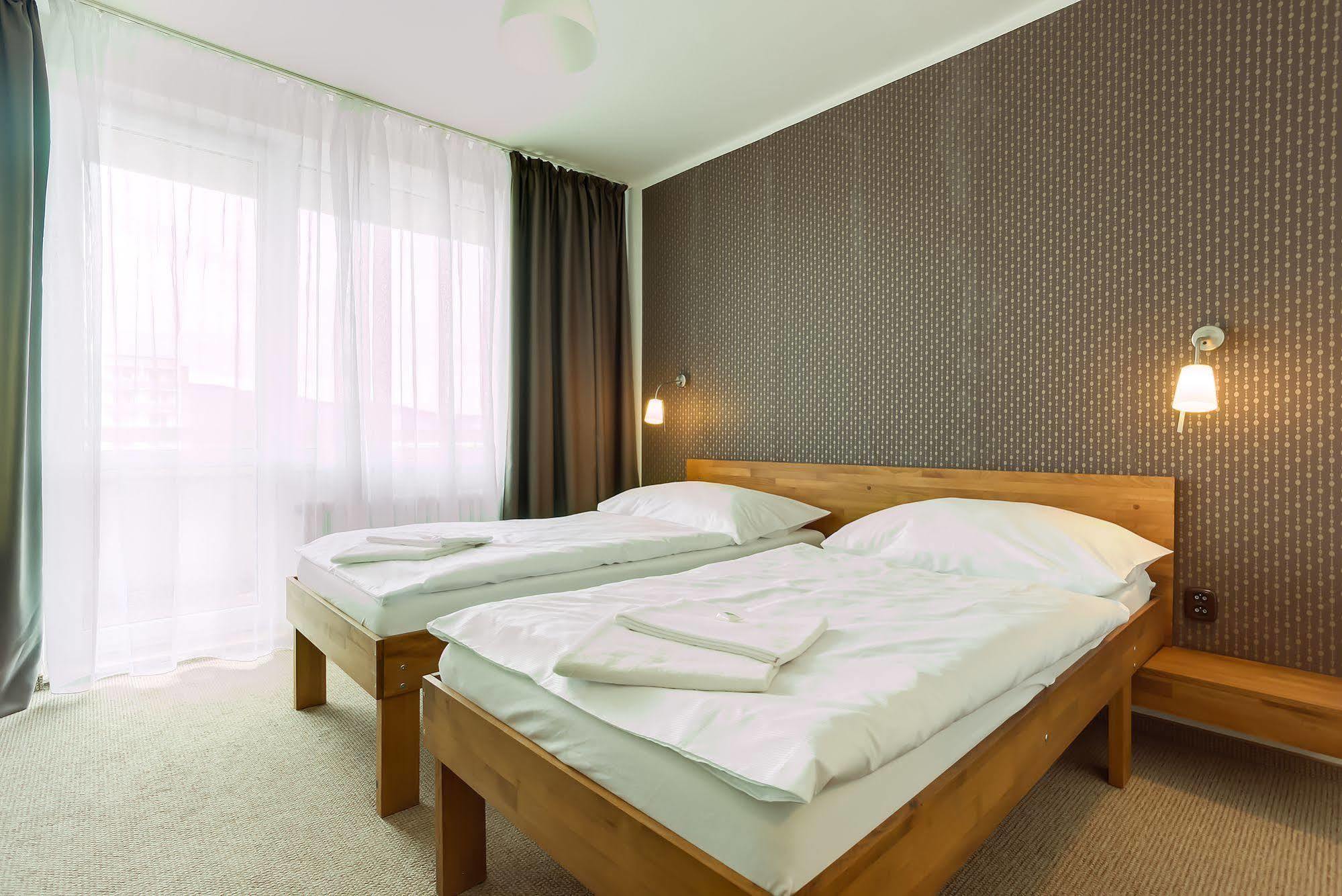 Hotel Lineas プレショフ エクステリア 写真